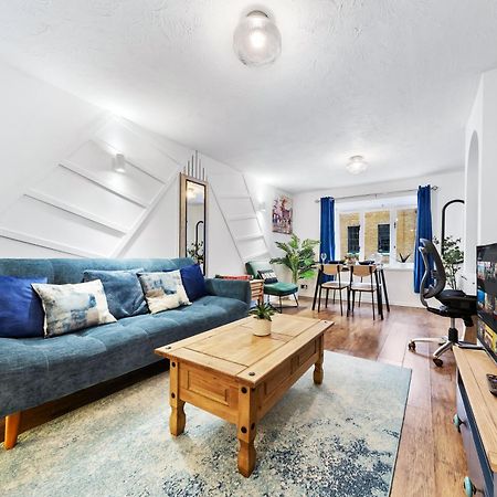 Quirky Canary 2Bed, Free Parking, Smart Tv & Games Лондон Экстерьер фото