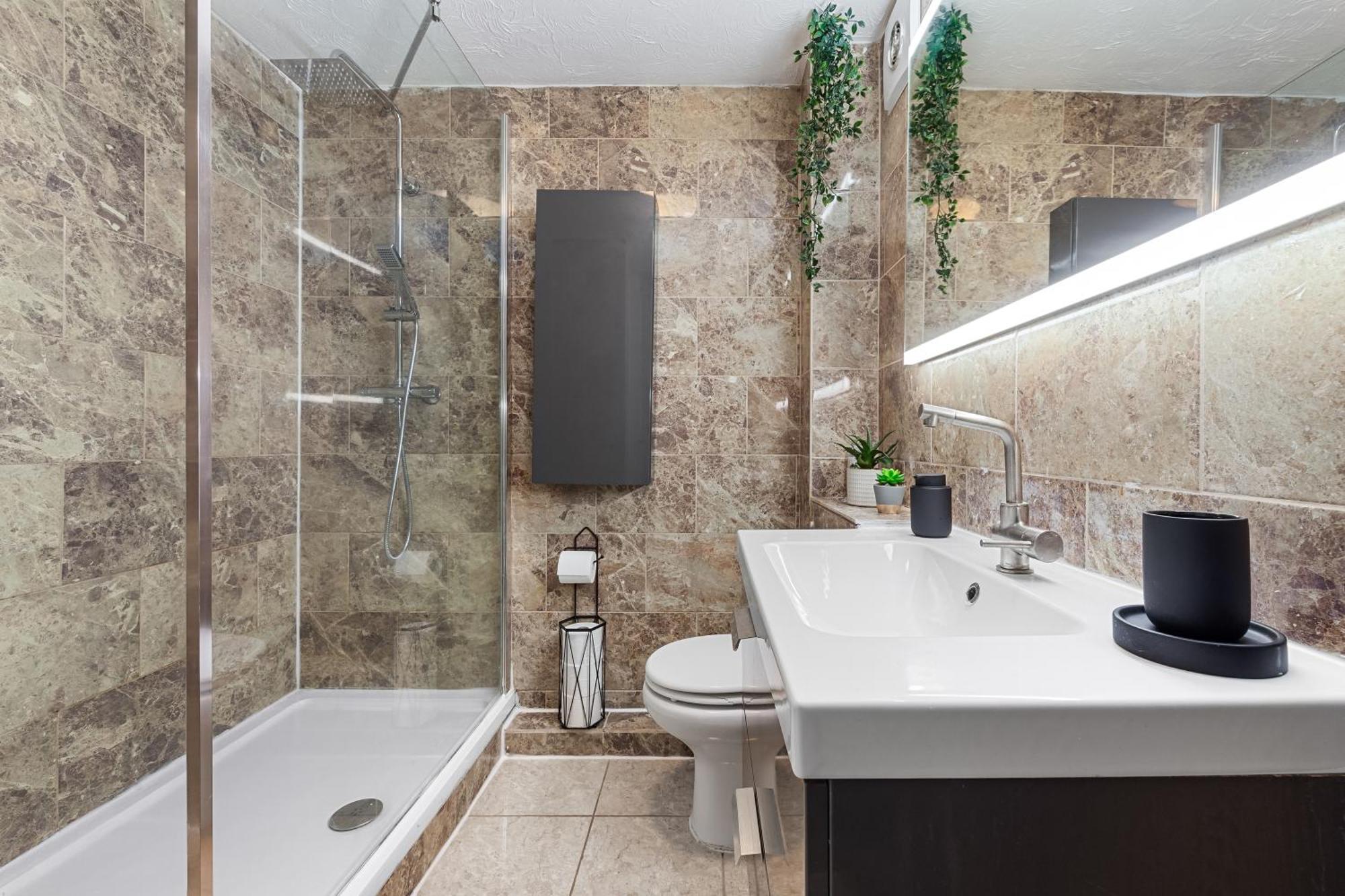 Quirky Canary 2Bed, Free Parking, Smart Tv & Games Лондон Экстерьер фото