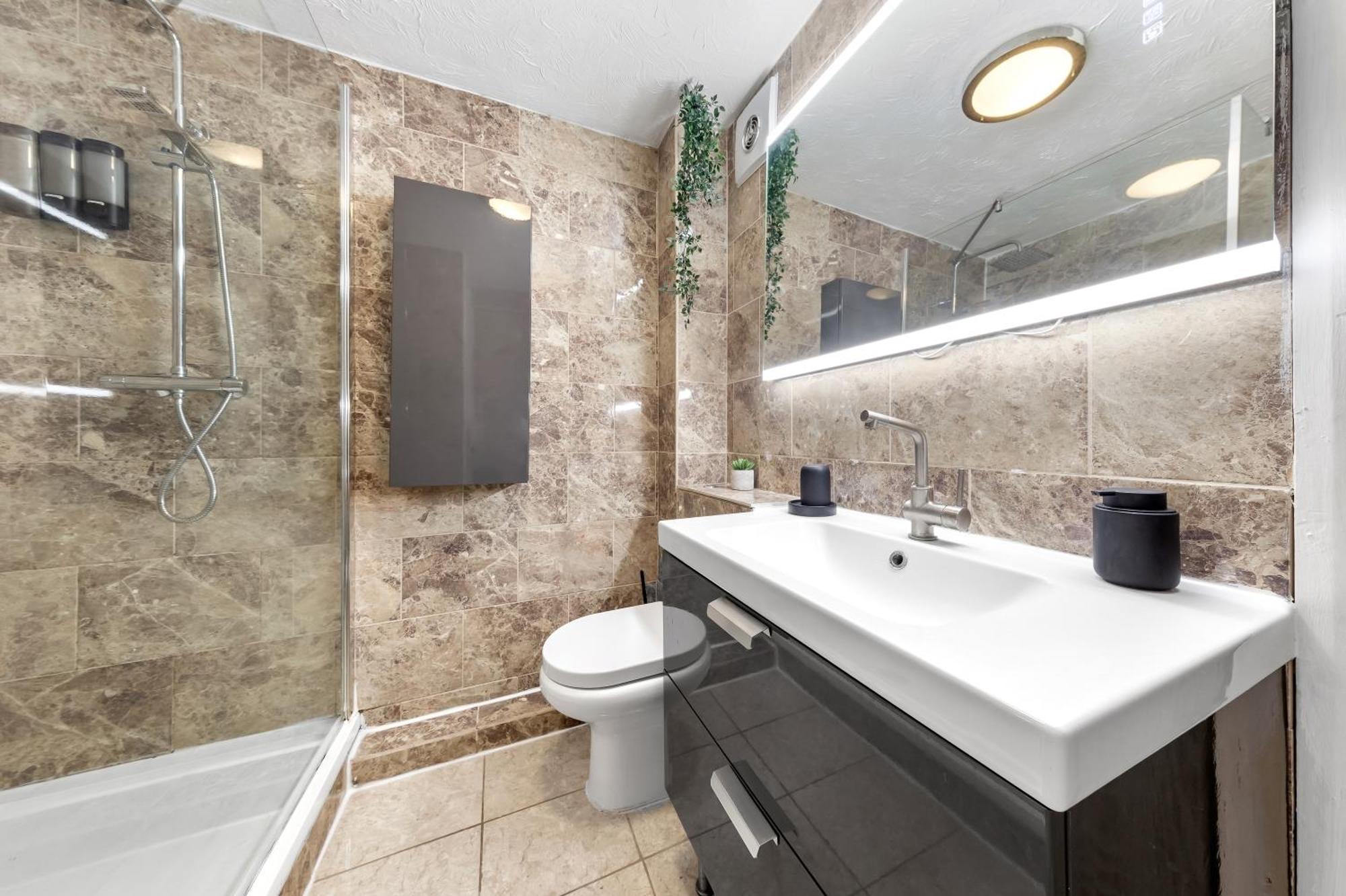 Quirky Canary 2Bed, Free Parking, Smart Tv & Games Лондон Экстерьер фото